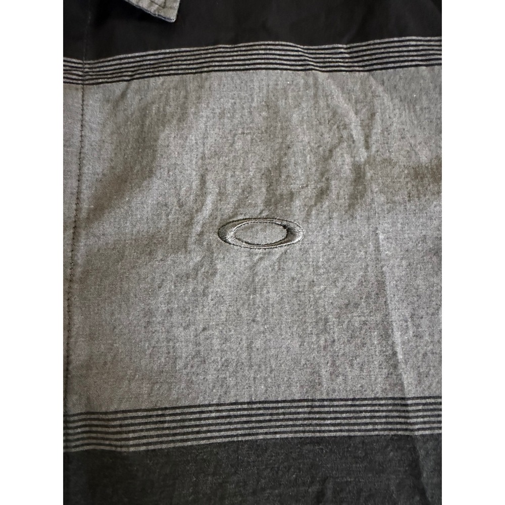 Oakley Mens XL Short Sleeve Button Down Shirt Black Grey Striped Cotton Logo - Picture 3 of 5